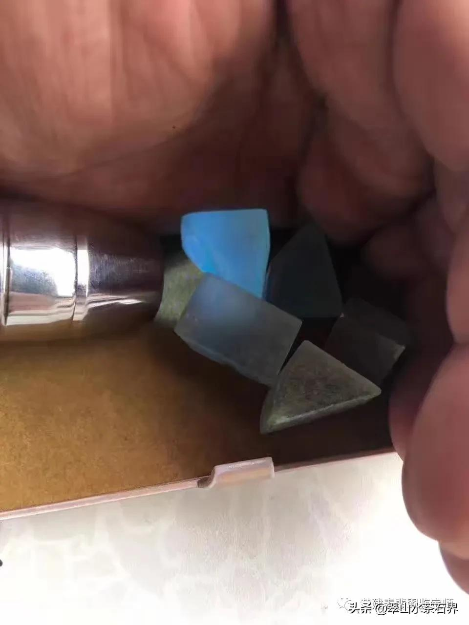 紫光灯检测法,自己也能科学鉴别翡翠真假