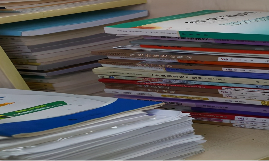 易烊千玺高考复习资料曝光，数学书字迹清秀，怪不得艺考成绩出色