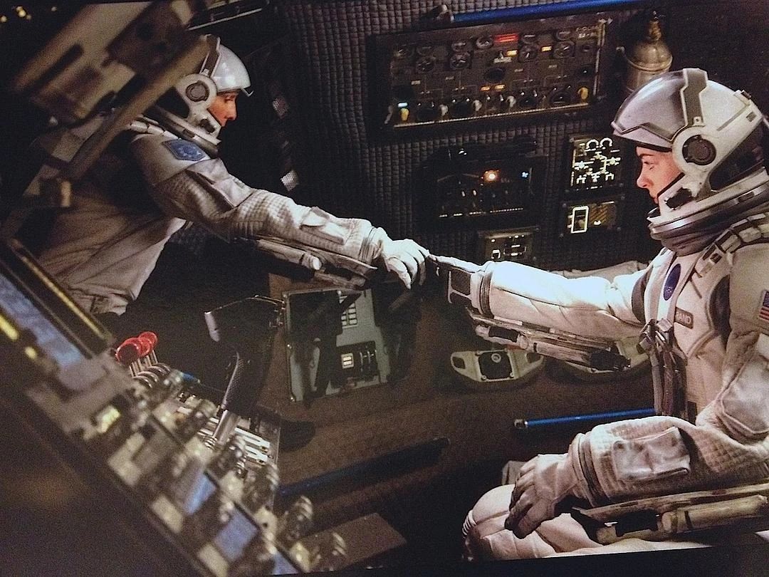 时隔八年《星际穿越》再现宇宙奇观，亲情内核引爆泪腺