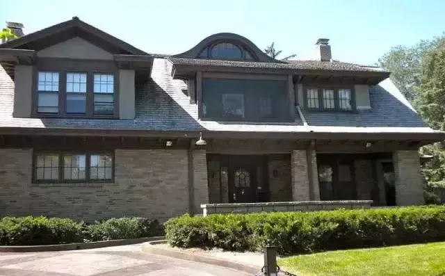巴菲特为什么能同时有两个老婆？