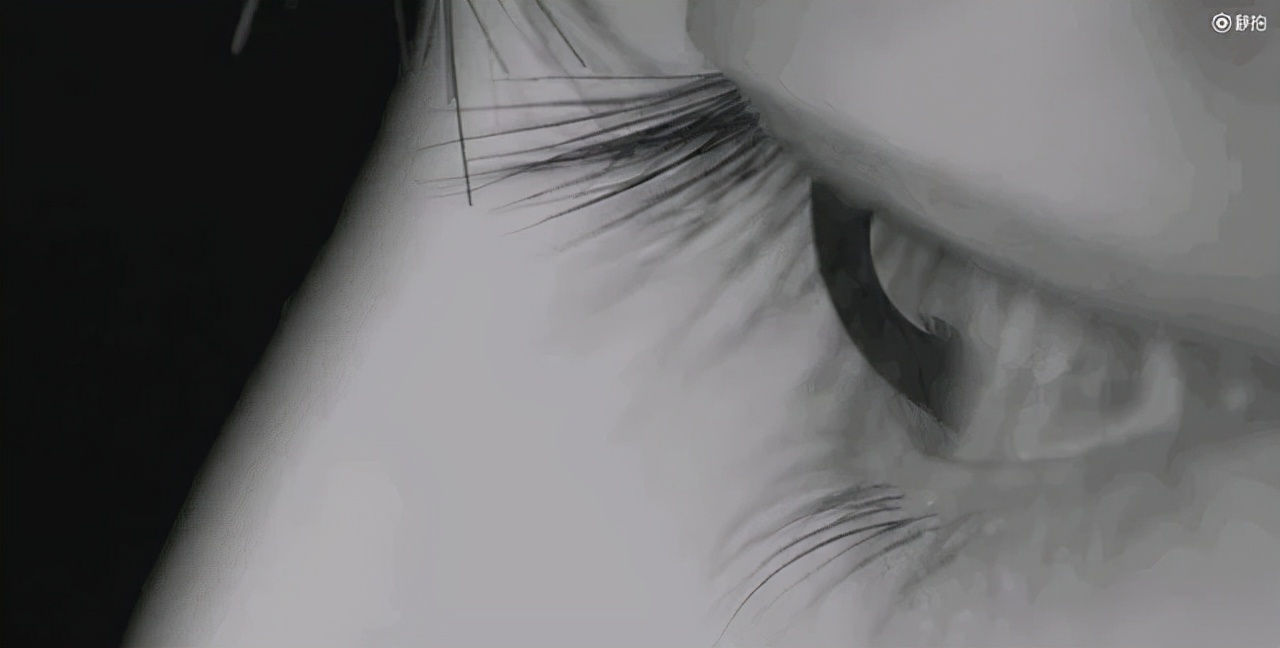 描写眼睫毛的唯美句子