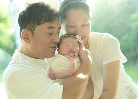 吕方，为何苦恋大自己7岁的郑裕玲16年？揭秘2人的“风流”往事…