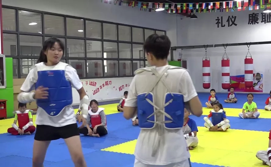 贵州女孩刘丹，从2万多人中胜出，成为该省首位女空军飞行学员