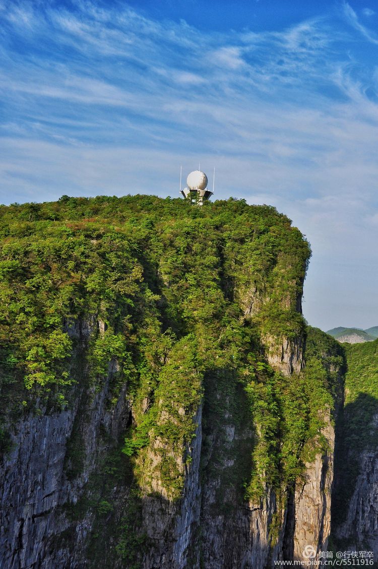 描写天门山景色的句子(玉壶峰下松涛起) - 火句子