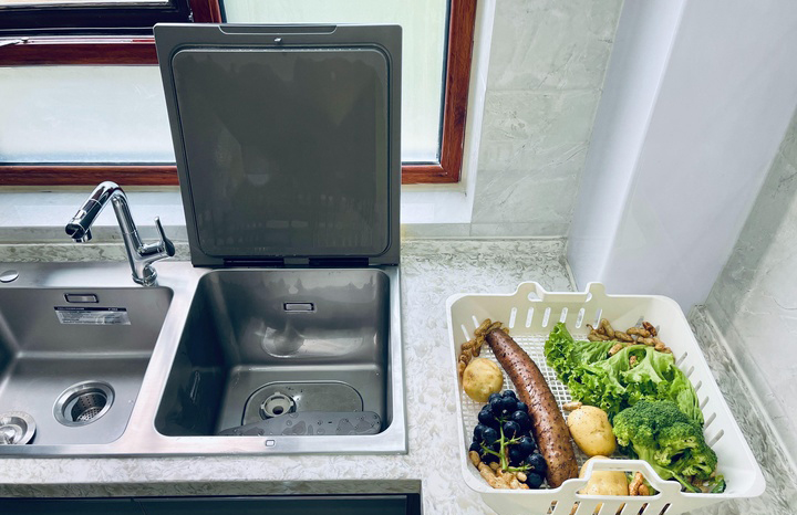 很多人不买水槽洗碗机，我哥们偏要买，用了三年，听听他说的实话