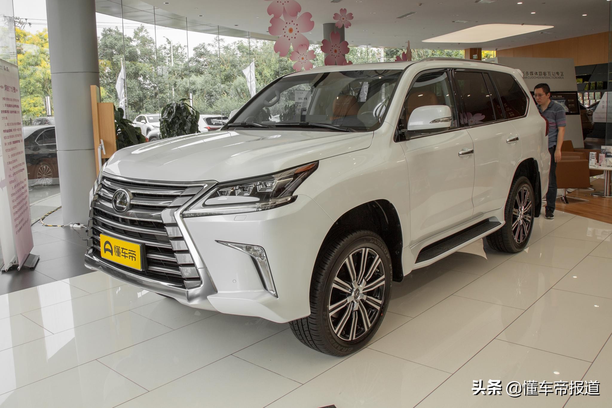 新车 | 雷克萨斯旗舰SUV抢先看！新一代LX效果图曝光，“陆巡”大哥