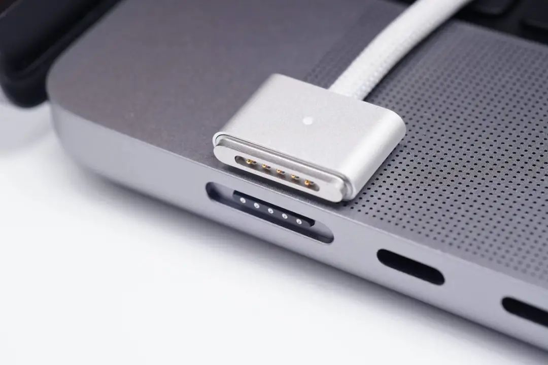 拆解报告：苹果MacBook Pro原装USB-C转MagSafe 3连接线-充电头网