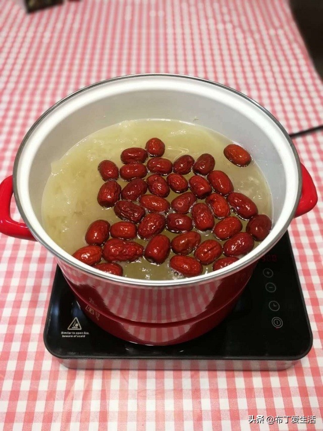 秋冬吃荸荠好处多，巧加4种食材煮一锅，绵稠香甜好喝，补水去燥