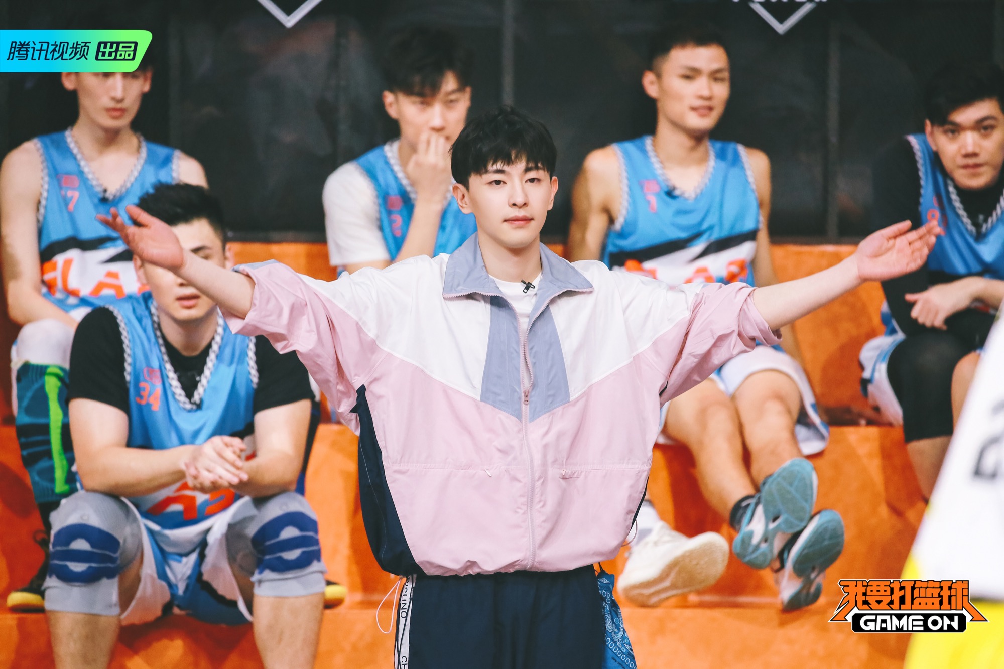 邓伦维护球员发飙,反被林书豪力挺?看过他怎么对发小就懂了