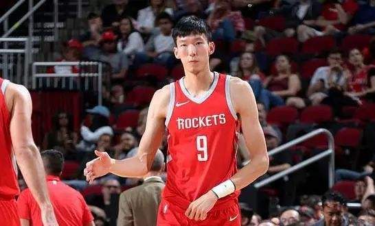 nba为什么裁掉周琦(周琦被裁的真因找到了！不光是火箭没钱，这4大因素才是最大祸根)