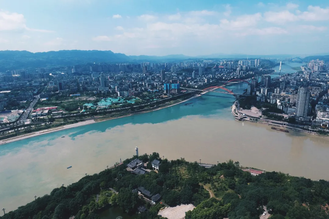 零点过后的四川小城，没有一个人能饿着回家