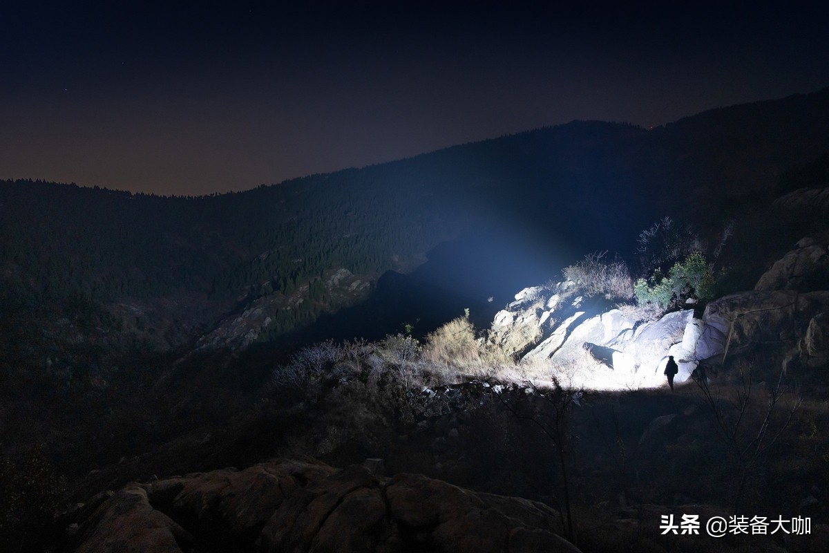 这款三眼小钢炮竟有18000流明——Lumintop雷明兔GT3手电