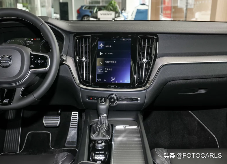 沃尔沃V60 T5低配实拍，售价38.99万无四驱，为打折做铺垫？