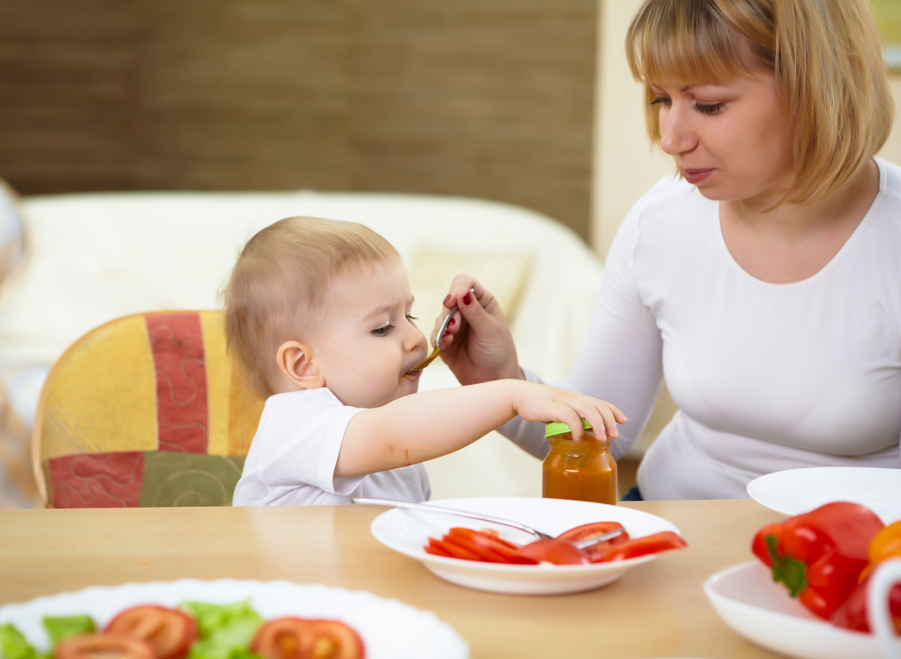 给宝宝添加辅食，妈妈掌握“7不要”原则，孩子吃得香更健康