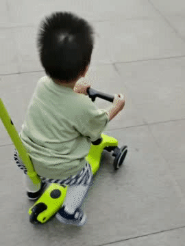 市面上的好牌子可不少，像小米、贝奇、酷骑等都还行。你得看孩子的年龄和体重哦，还有刹车、轮子这些细节。