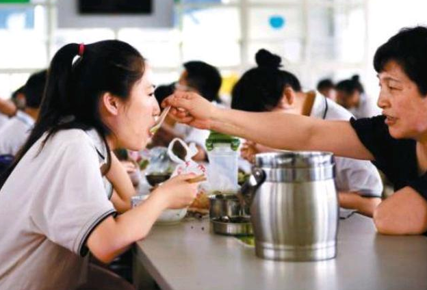 “真后悔当初高三陪读”，一位农村母亲自述，说出多少寒门的无奈