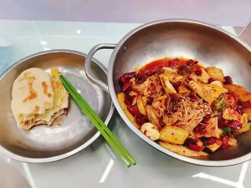 清华各地区美食(清华里有什么好吃的)