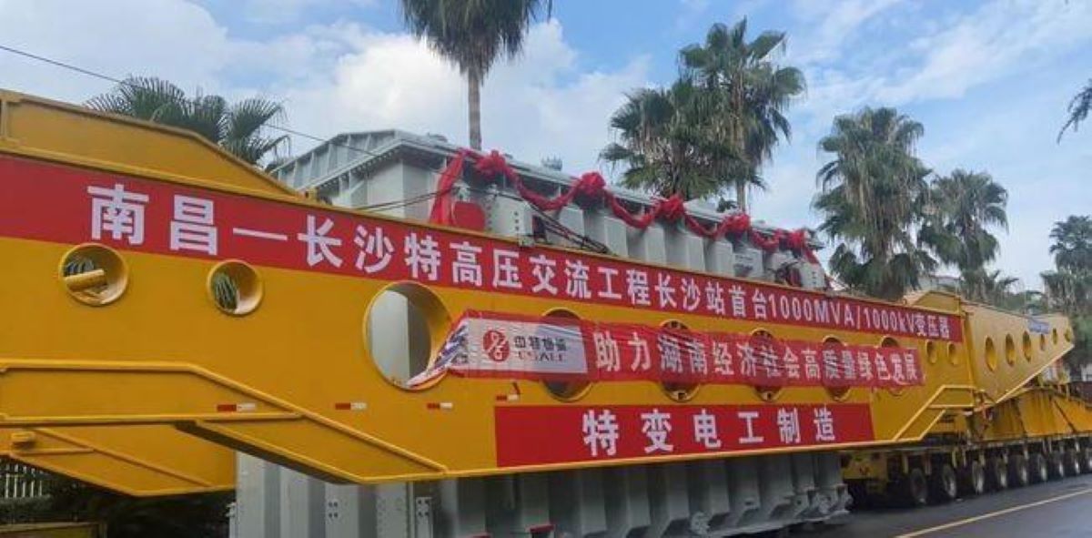 湖南高速惊现400吨巨无霸，40家单位保驾护航，大桥能否挺得住？