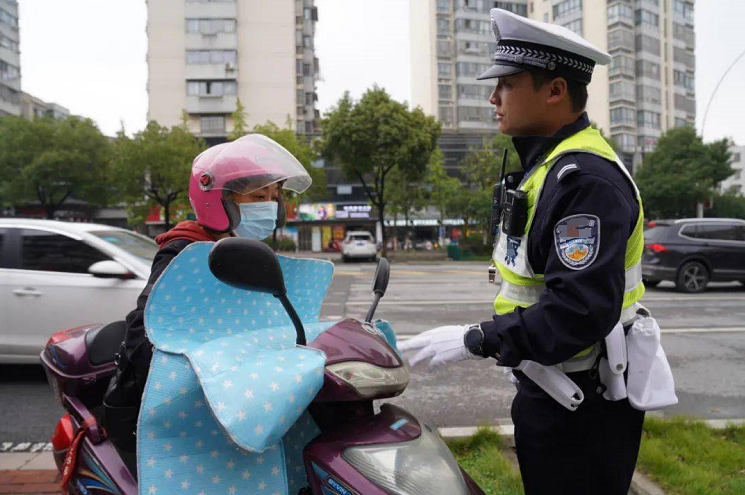郑州二手电动车交易提醒：车主务必注意过户手续与车辆状况检查