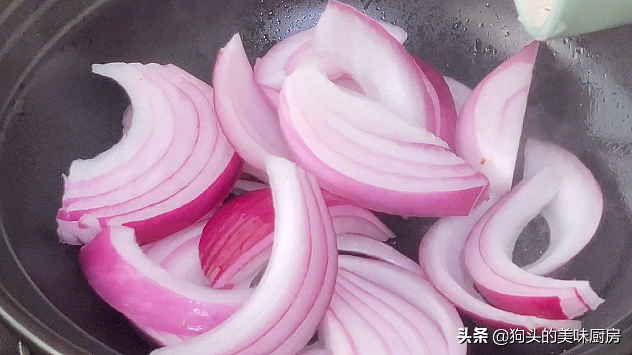 鸡翅这样吃着才爽，一次做一锅不够吃，学会做给家人吃，太解馋了