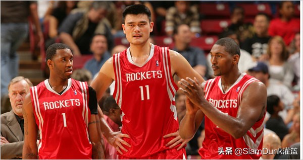 nba为什么会引进姚明(“移动长城”姚明，从菜鸟到名人堂的NBA生涯)