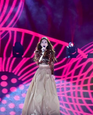 38岁Hebe亿元顶楼豪宅曝光，413㎡一个人住，太爽