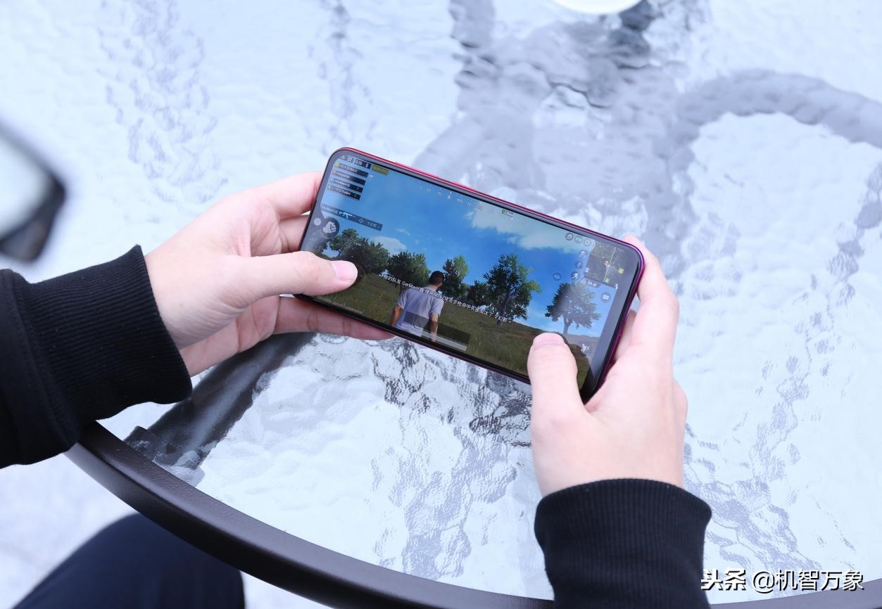 vivo Y93s上手：AI长续航，有颜又有料 千元轻旗舰首选