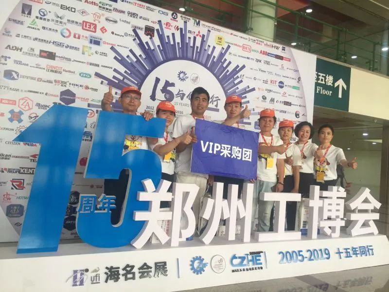組團(tuán)觀眾：激情上演“百團(tuán)大戰(zhàn)”，場(chǎng)面太激烈