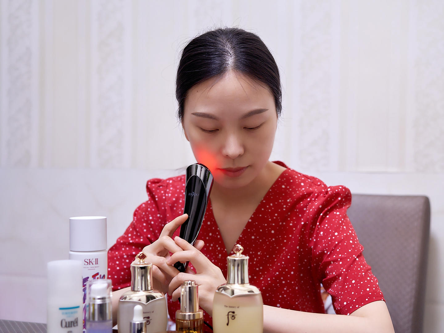 为居家少出门，给媳妇整了台美容仪，事情发展出乎意料