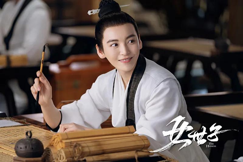 别以为贴个胡子就是女扮男装，这6位女星的男装太帅，真不糊弄人