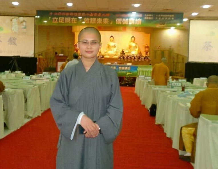 广东谭家三姐妹：青春年华集体出家为尼，多年后两人当上住持