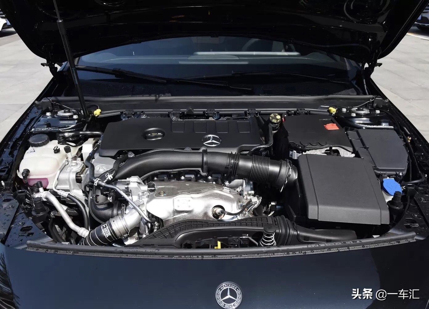 2.0T+全时四驱，奔驰新款A220L，网友：快30万元买它值不值