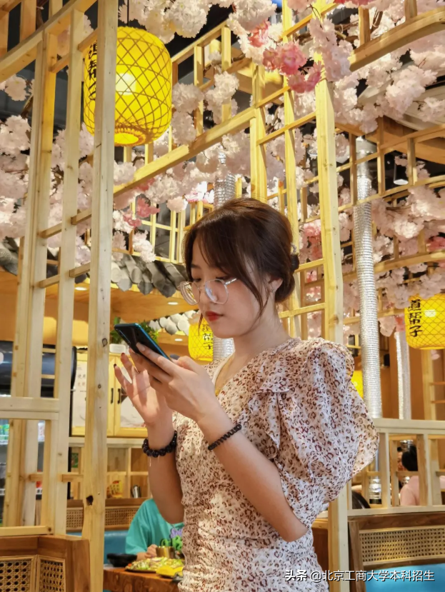 集体爆照！北京这所高校辅导员天团高能亮相，17人个个有颜有才！