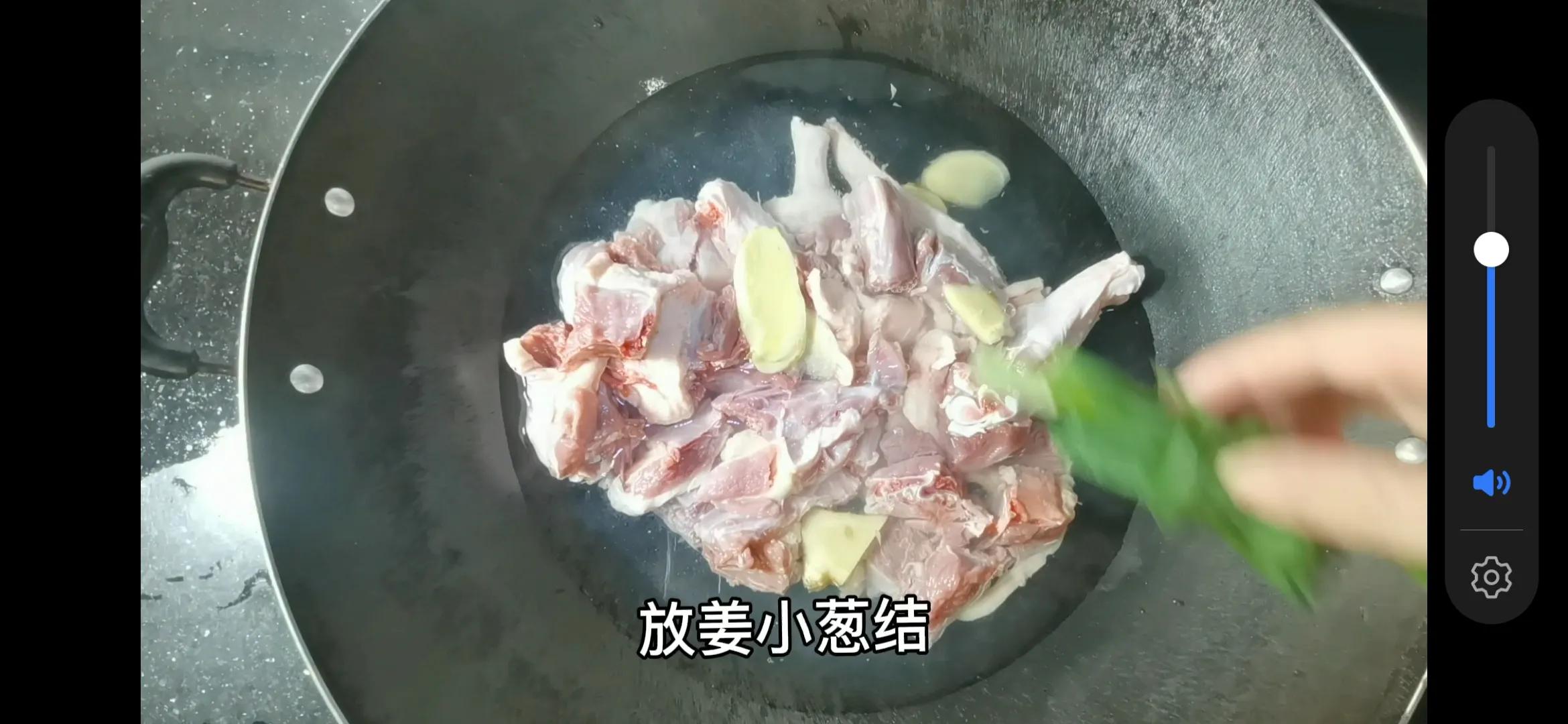 啤酒鸭正宗的做法，不加水，鸭肉软烂，好吃到连汤汁都不剩