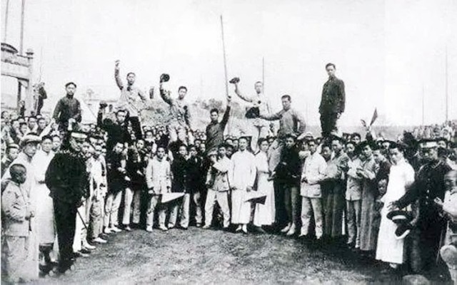 70年代的汉字二次简化，虽然失败，但很多人的姓氏由此改变