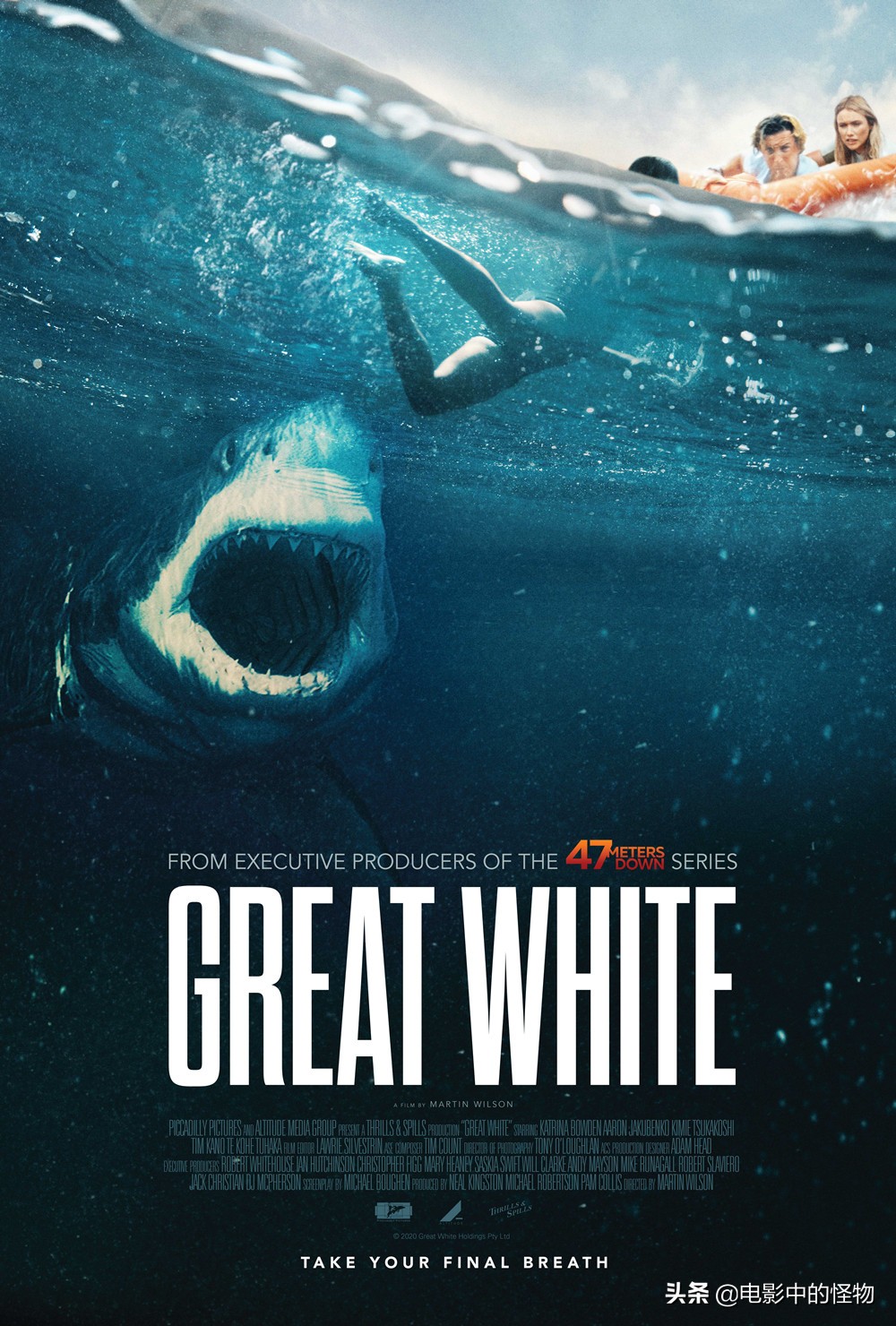 5人海上游玩遭遇鲨鱼，被困救生汽艇，一部最新的鲨鱼电影