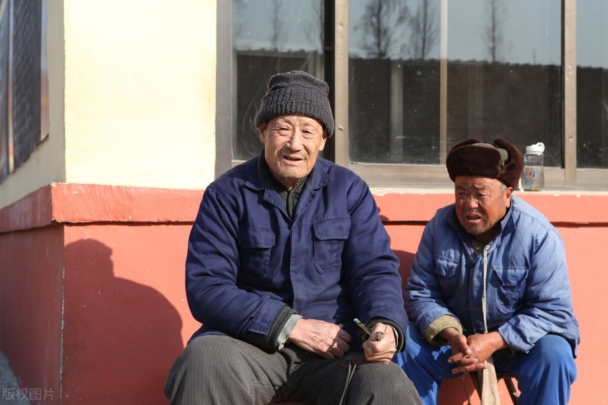 点赞，2021山东养老金调整三大惊喜，定额涨65元，企退和事退并轨