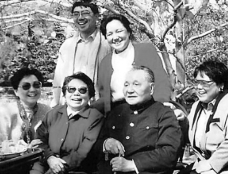 邓小平5个子女不同命运：长子身残志坚，幼子随改革开放转战商海