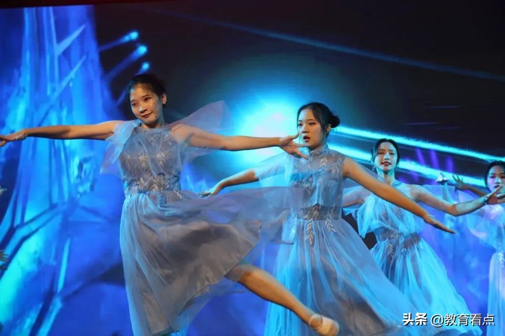 青春献礼新时代，为广东省华立技师学院艺术节点赞