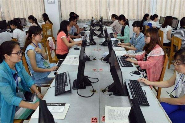 755字高考满分作文，其中30字连老师也不认识，阅卷组长写4页注释