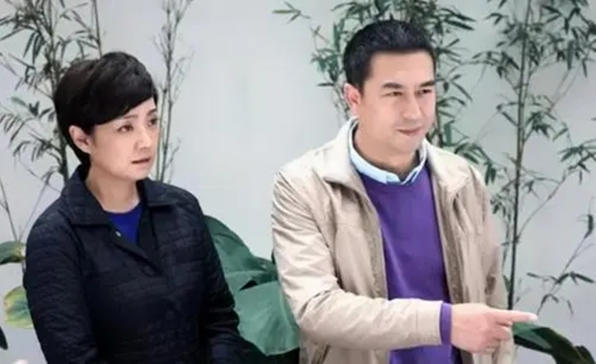 张嘉译:从前妻杜珺到二婚媳妇王海燕,一手烂牌被打成王炸