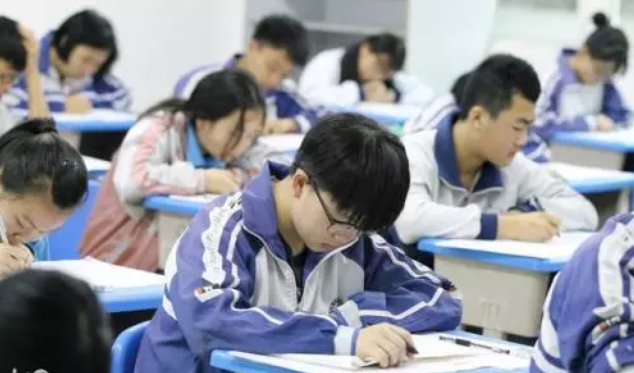 中考将迎来大变化，4门学科即将“开卷考试”？学生开心到起飞