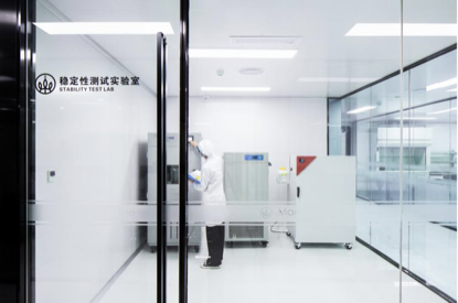 参观麦吉丽研发工厂，揭秘高端国货护肤品牌背后的故事