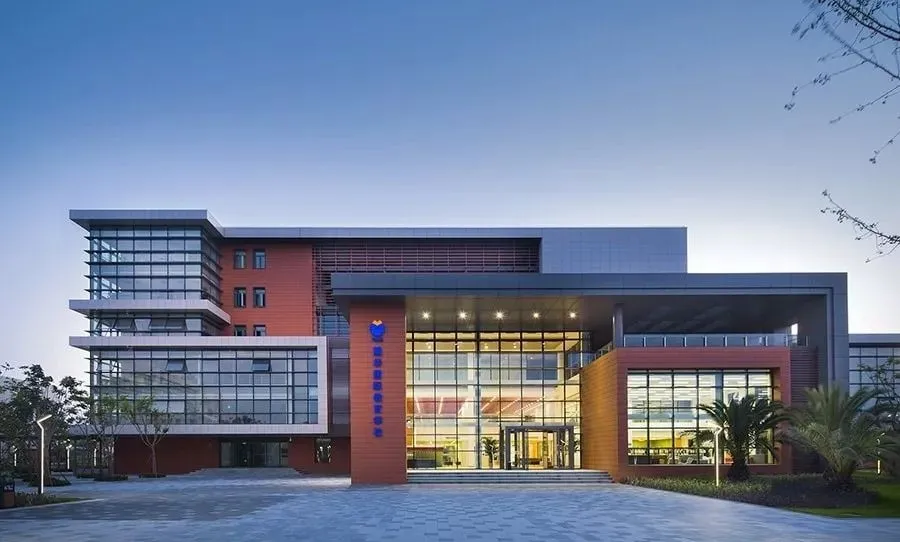 沪上最美10所公办&10所民办小学大PK，谁是魔都颜值担当？