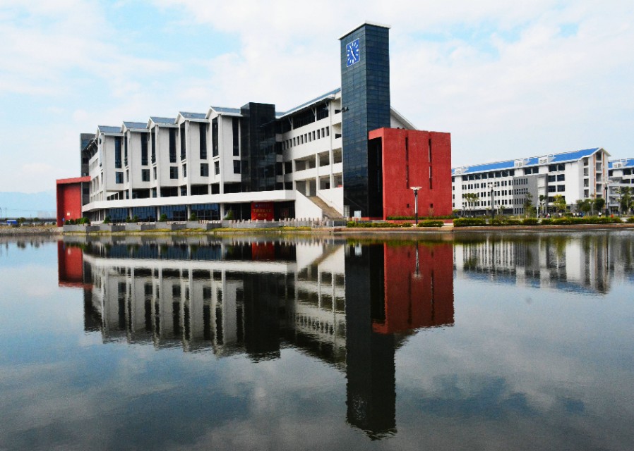 福建七所并驾齐驱的公办大学，覆盖类别广，二本线附近同学的佳选