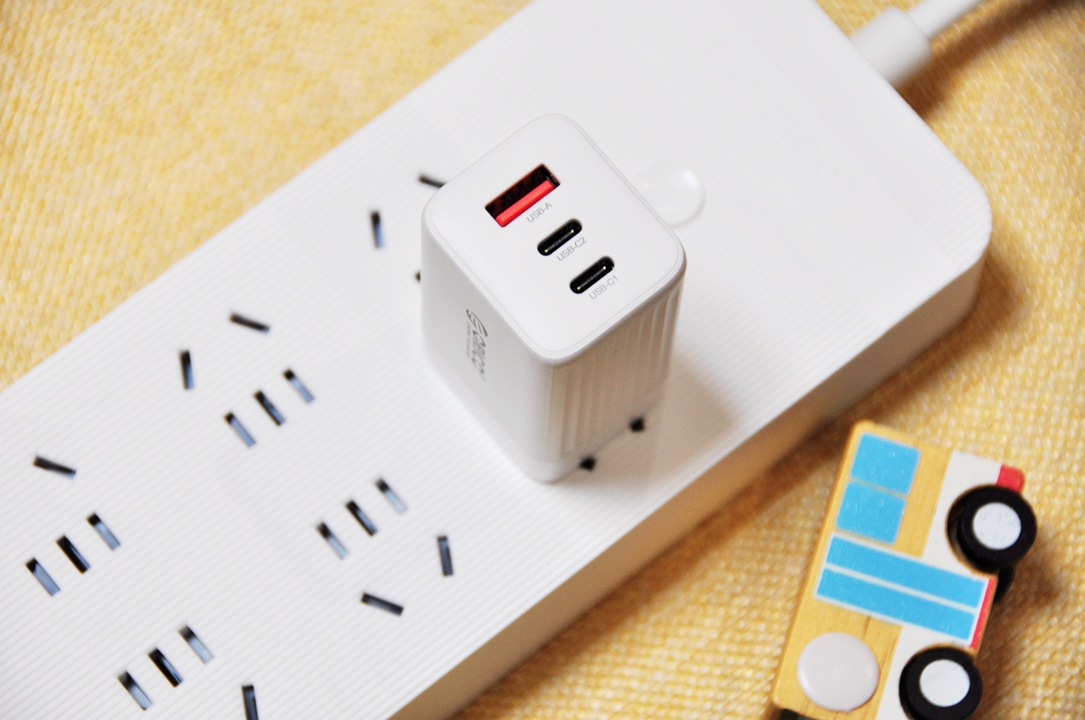 差旅电子党的福音，ORICO奥睿科65W氮化镓3口充电器