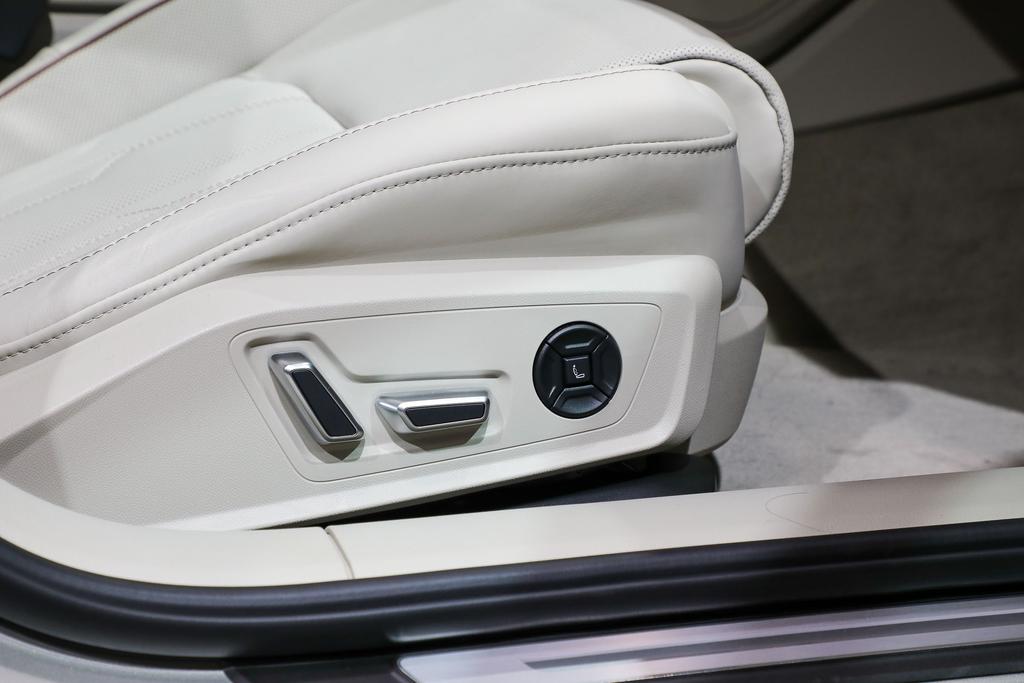 奥迪A6L 55TFSI——拒绝油腻，中大型行政轿车应该有的样子它都有