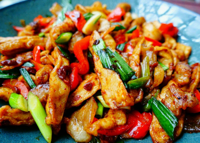 香干回锅肉的家常做法,简单易学肥而不腻鲜嫩爽口,人人都爱吃