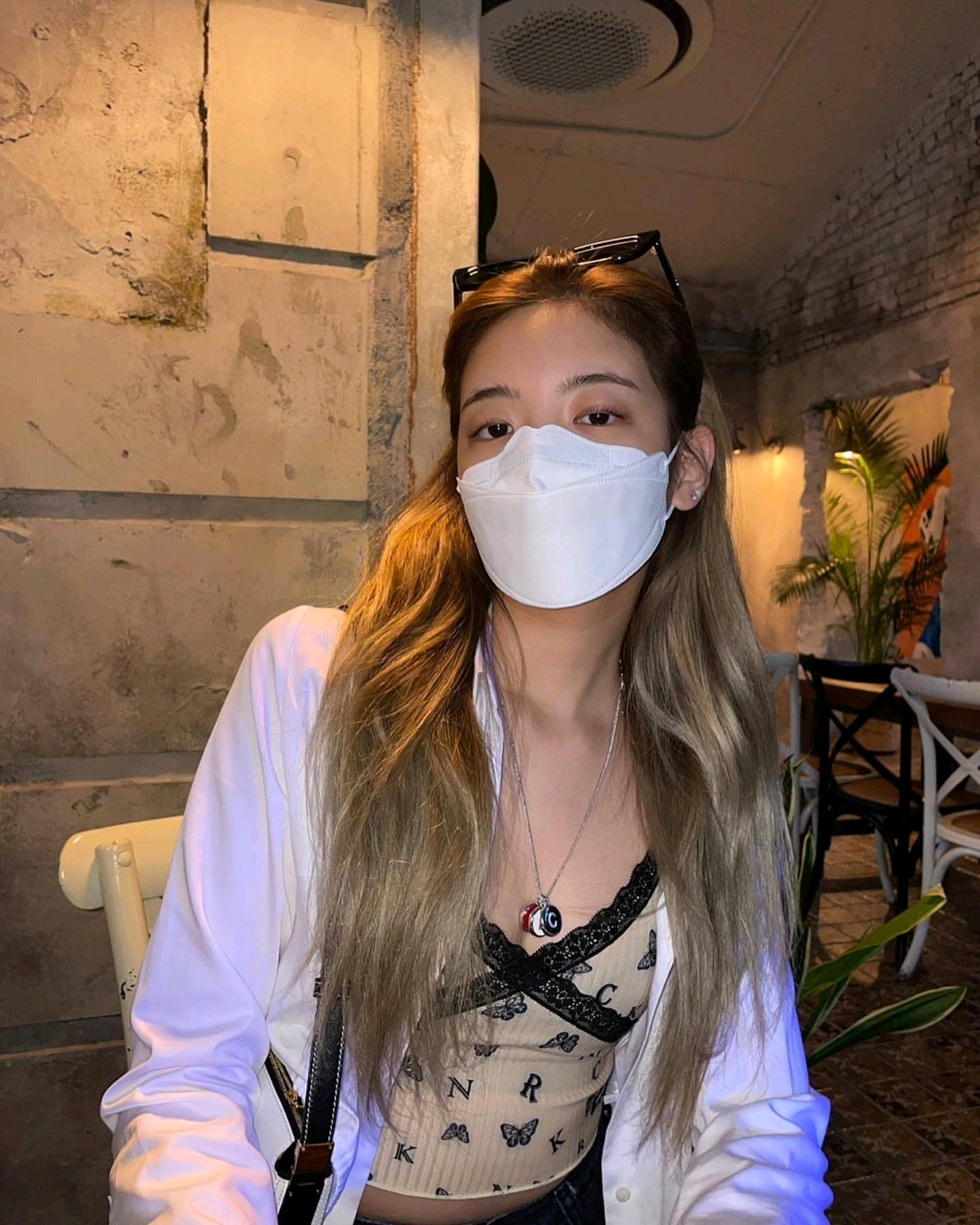 韓女團智秀突然公開純欲風照片，韓網友都討論起衣服的問題