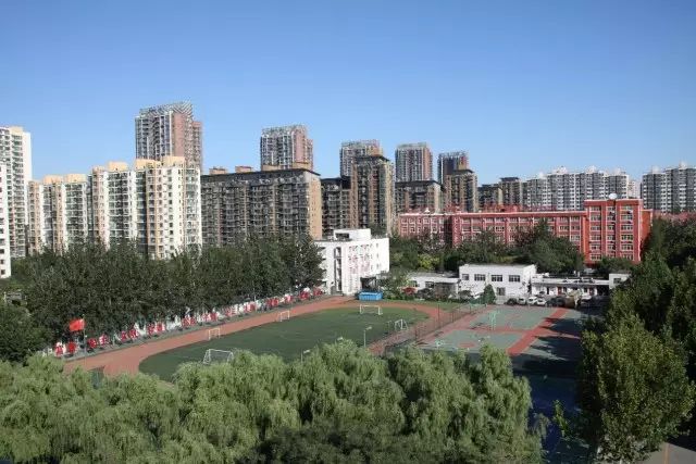 厉害了！国内拥有校区最多大学之一，坐拥8大校区，而且遍布整个市区！